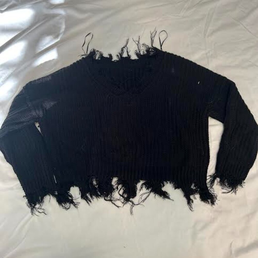 black long sleeve knitted sweater